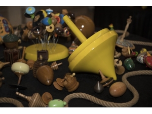 Büyükşehir Belediyesi, ‘Kaytansız Dünya’ Topaç Sergisi Açtı