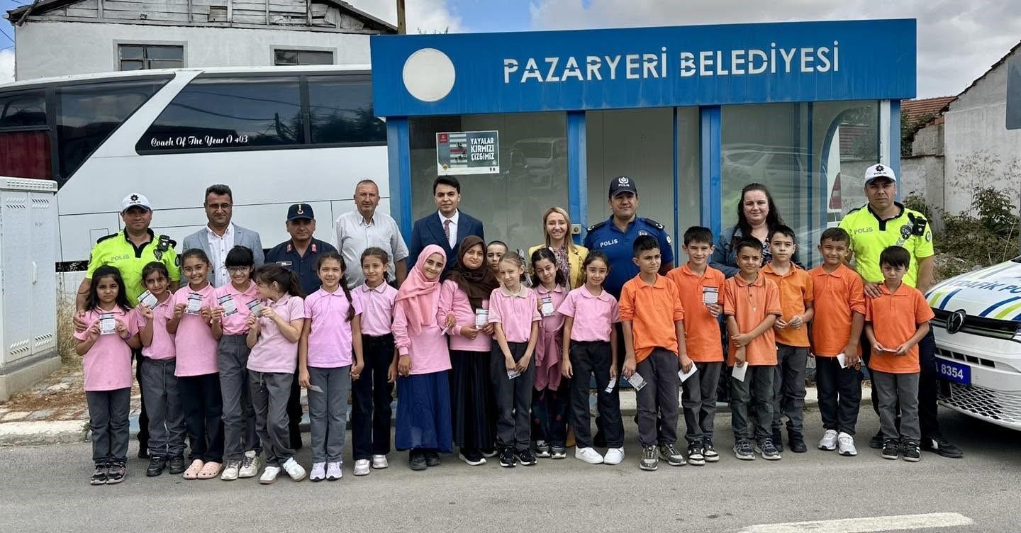 okul-cevresinde-bulunan-yaya-yolunu-cocuklar-boyadi
