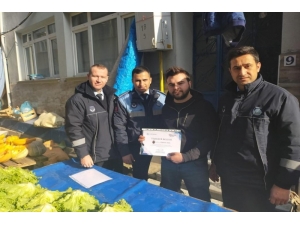 İçi Para Dolu Çantayı Bulan Pazarcılara Ödül