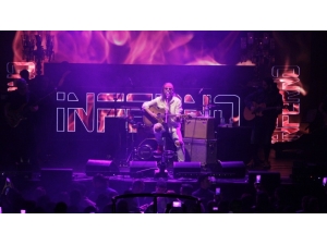 Bursa’da Sokak Hayvanları Yararına Düzenlenen Konserde Çelik’e Yoğun İlgi