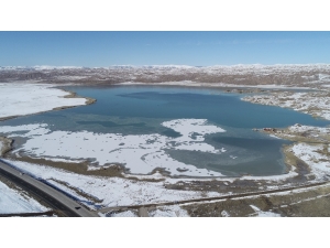 Sivas’ın En Büyük Gölü Kısmen Dondu