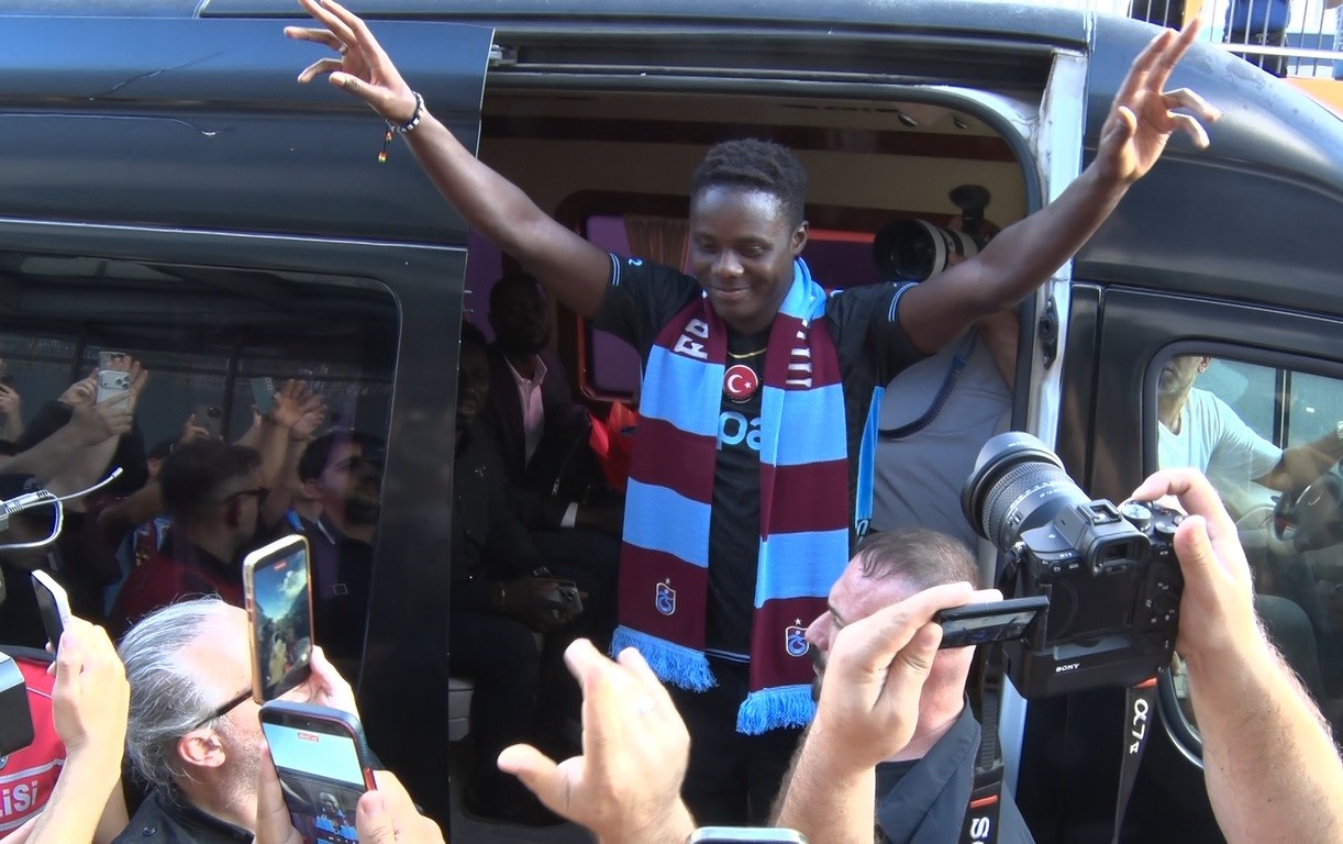 trabzonspor-un-yeni-transferi-franculino-dju-trabzon-a-geldi
