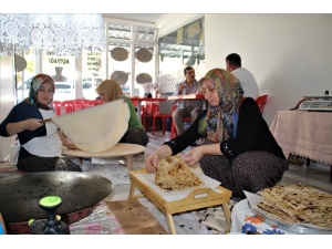 Gelin İle Görümce Sırt Sırta Verdi, Kendi İşlerini Kurdu