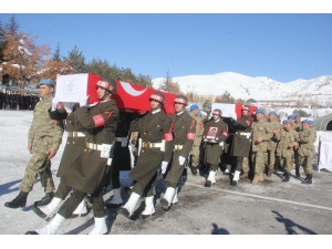 Hakkari’de Eğitim Kazasında Şehit Olan Askerler İçin Tören Düzenlendi