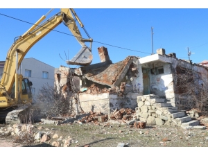 Elazığ’da Metruk Binaların Yıkımı Başladı