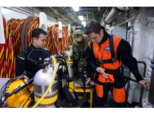 Kayıp Balıkçıyı Arayan Tcg Alemdar Gemisinin Çalışmaları Kameraya Yansıdı