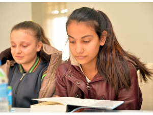 Önce Okudular Sonra Üzerinde Tartıştılar