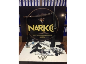 Kayseri’de Uyuşturucu Tacirlerine Şafak Operasyonu: 8 Gözaltı