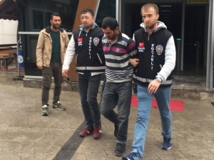 Üvey Annesini Boğazını Keserek Öldüren Sanığın Avukatı Suçu Ölen Babanın Üzerine Attı