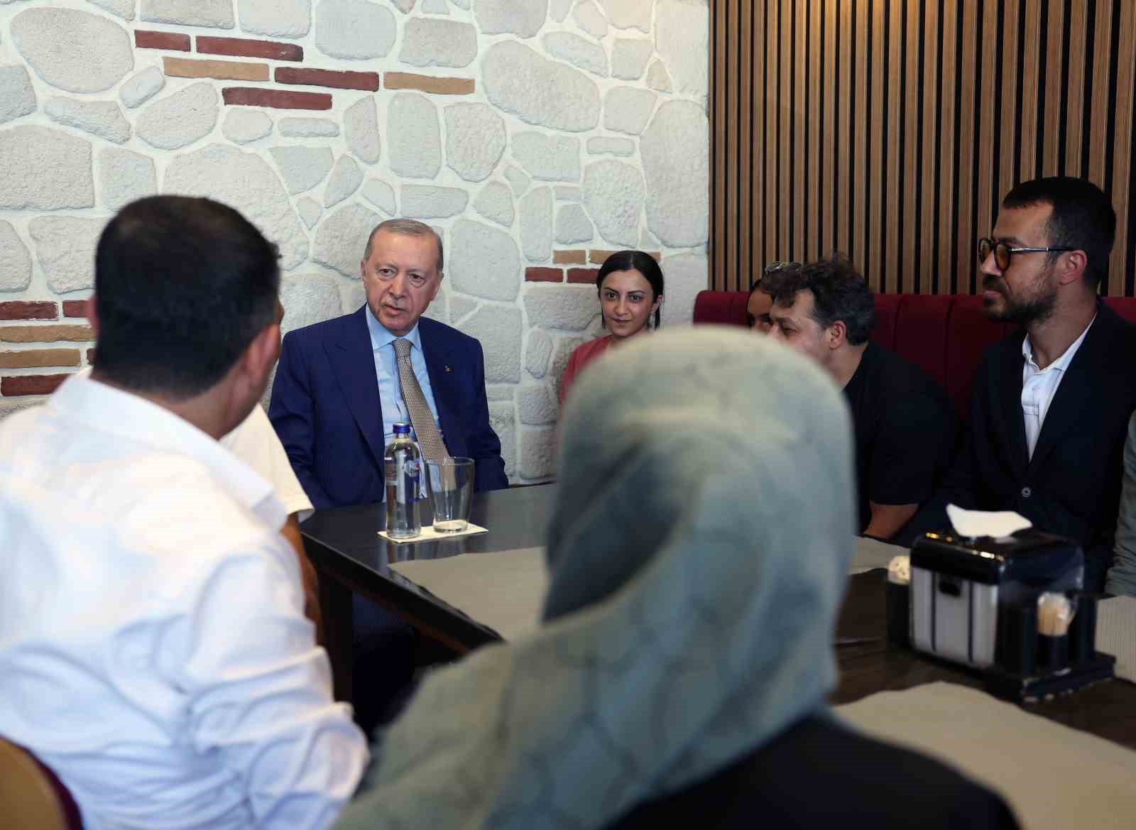 cumhurbaskani-erdogan-istanbul-da-esnafi-ziyaret-etti