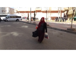 Hdp Önündeki Oturma Eylemine Bir Aile Daha Katıldı