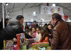 Tarsus Kitap Fuarı’na Yoğun İlgi