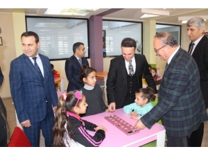 Kaymakam Doğan, Atatürk İlkokulunda İncelemelerde Bulundu