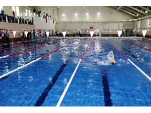 Aiçü’de Engelli Yüzme Yarışması Düzenlendi