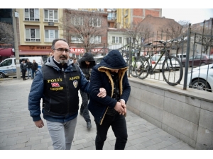 Kendilerini Polis Olarak Tanıtıp 43 Bin Tl Dolandırdılar