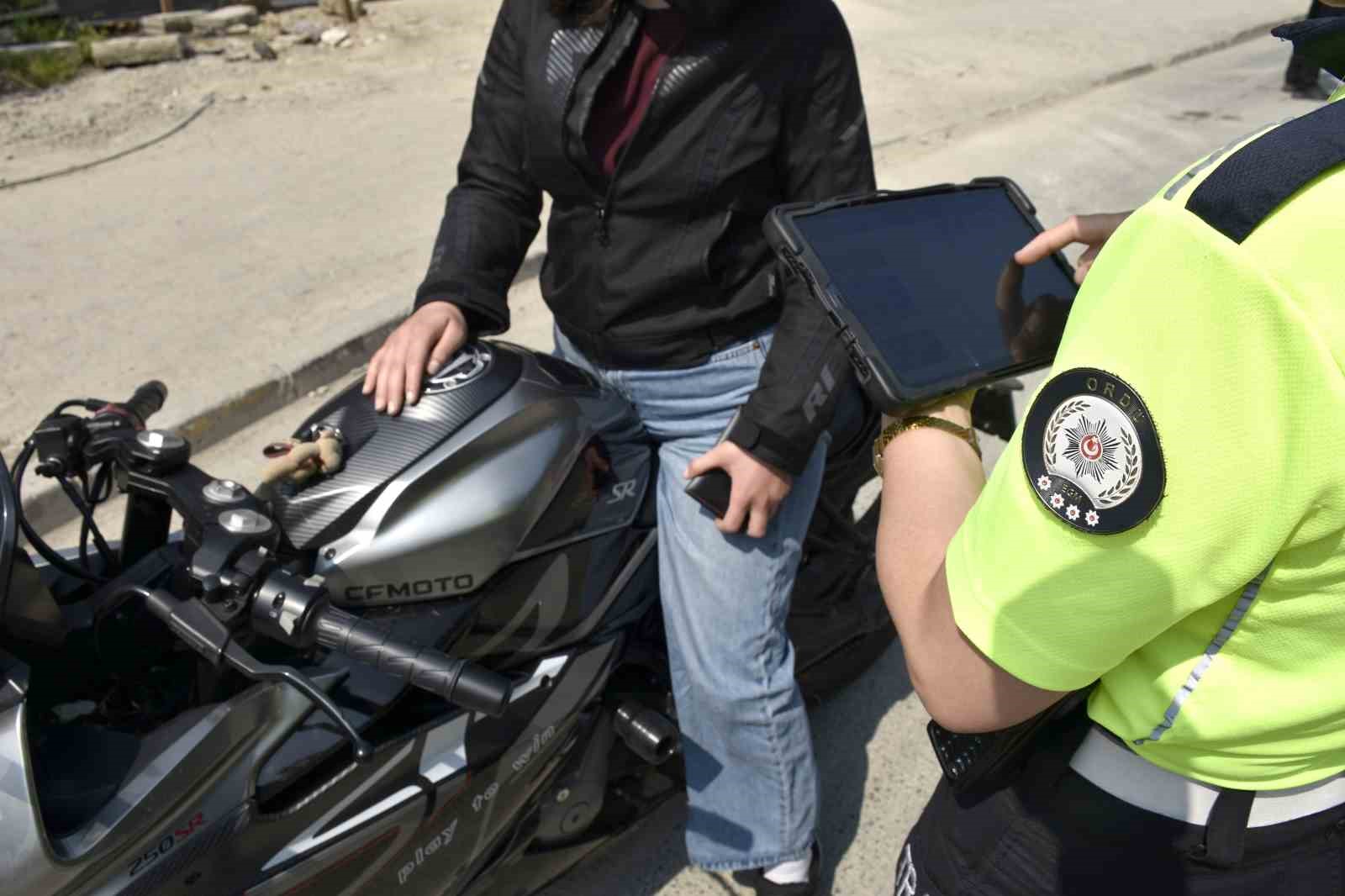 ordu-da-trafik-denetimleri-bir-haftada-16-bin-arac-ve-surucu-kontrol-edildi