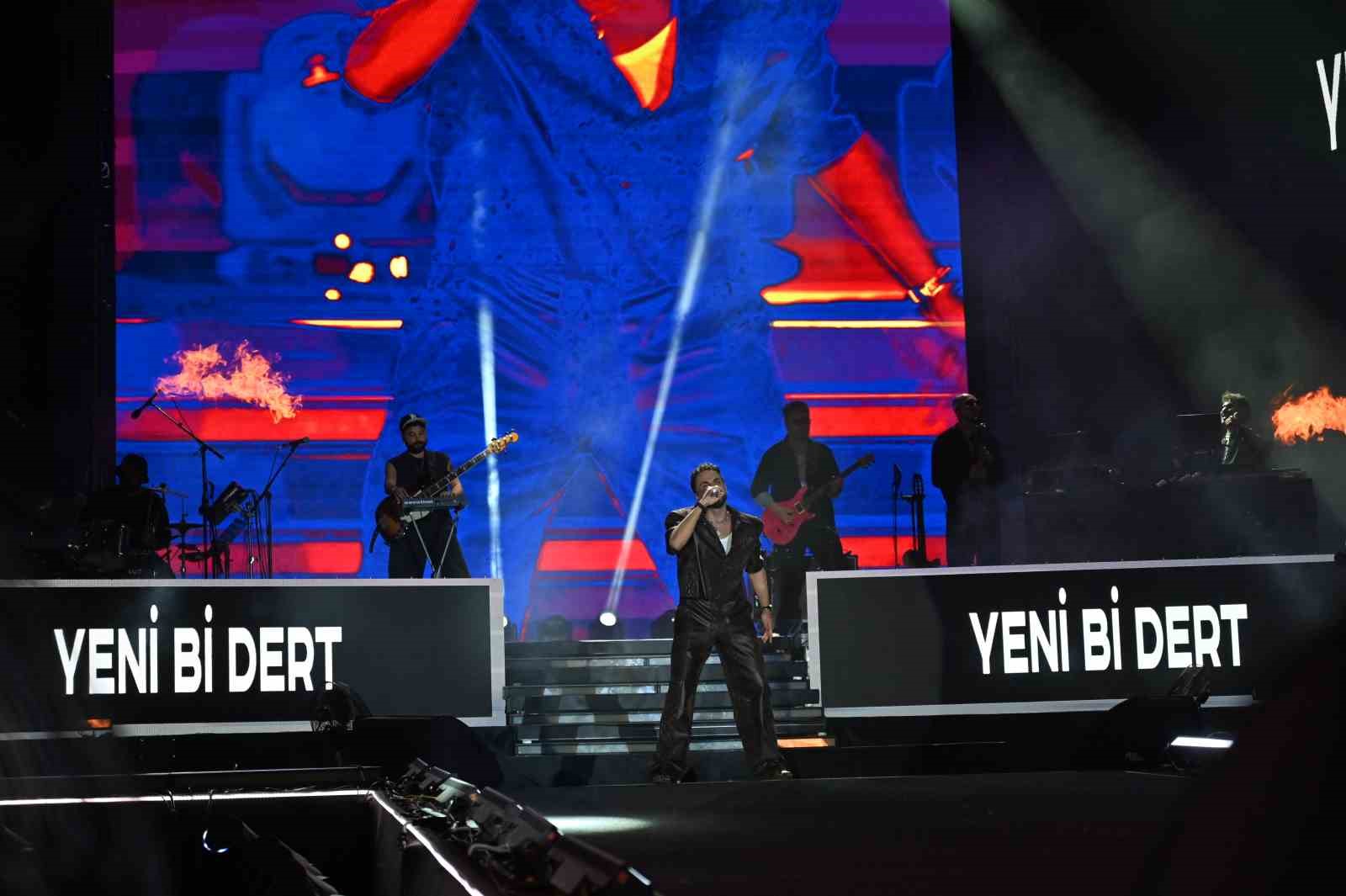 canakkale-de-festival-sahnesinde-sefo-ruzgari