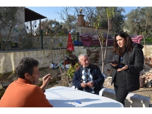 Kuşadası Belediyesi Kapı Kapı Dert Dinliyor