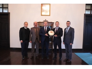 Kaymakam Öztürk’e Spora Verdiği Desteklerden Teşekkür Plaketi