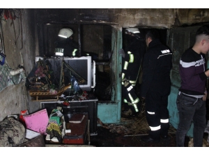 Kerpiç Evde Çıkan Yangında Köpekle Muhabbet Kuşları Telef Oldu