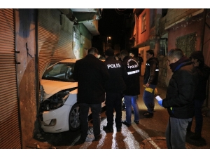 Otomobilinde Seyir Halinde Silahlı Saldırıya Uğraya Kişi Ağır Yaralandı