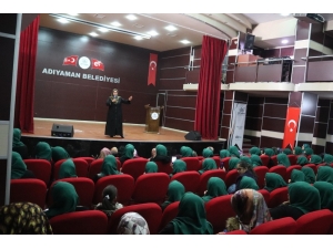 “Kur’an Halkaları Kardeşlik” Konferansı Düzenlendi