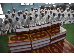 Hindistan’da Yerel Halka 5 Bin Malalayamca Mealli Kur’an-ı Kerim Dağıtıldı