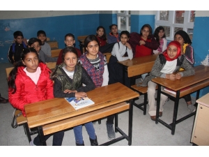 Kardeşi İçin Okulu Bıraktı, Kazada Ölünce Yeniden Başladı