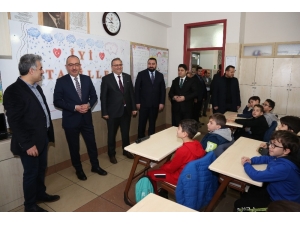 Başkan Kavuş, Öğrencilerin Karne Mutluluğuna Ortak Oldu