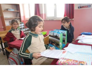 Yarıyıl Tatilinde Belediyeden Miniklere Okuma Seti