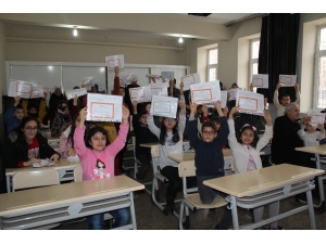 Elazığ Da 125 Bin Öğrencinin Karne Heyecanı