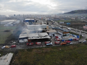 Fabrika Yangınında Facianın Eşiğinden Dönüldü