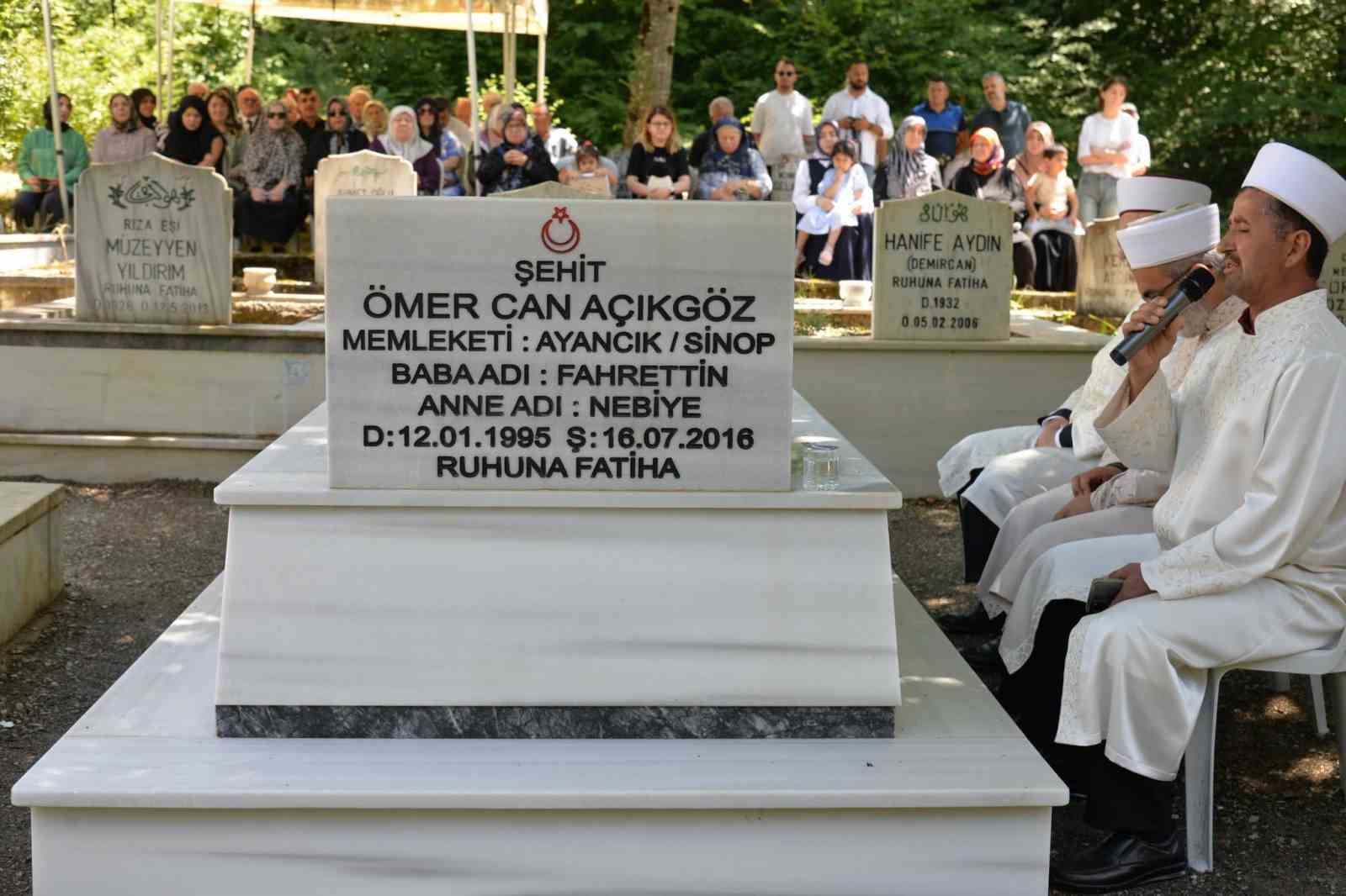 ayancikli-15-temmuz-sehidi-kabri-basinda-anildi