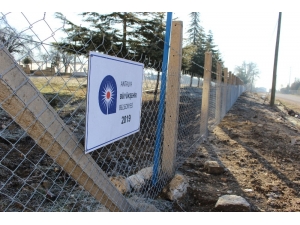 Elmalı’da Mezarlıklar Tel Çitle Çevriliyor