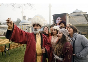 Trakya Üniversitesi Sultan 2. Bayezid Külliyesinden "Müzede Selfie Günü"ne Özel Konsept