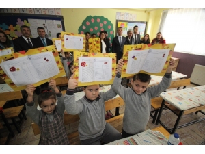 23 Bin 782 Öğrenci Edremit’te Karne Aldı