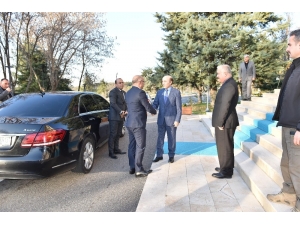 Dü Rektörü Prof. Dr. Gül, Azerbaycan Kars Başkonsolosu Guliyev’i Ağırladı