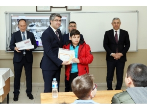 Darende’de De Yarıyıl Karneleri Dağıtıldı