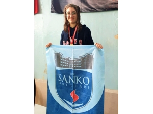Sanko Okullarının Yüzme Başarısı