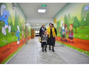 Serebral Palsi Hastası Kübra, Karnesini Almaya Başkanın Makam Aracıyla Gitti