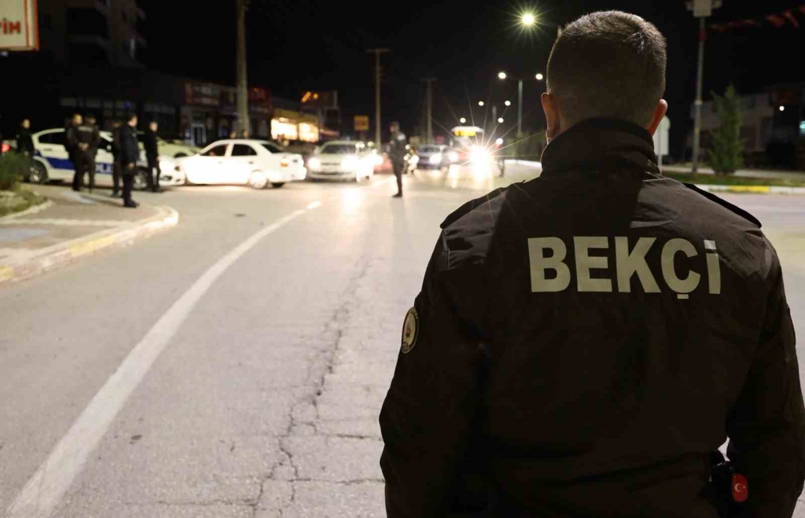aksaray-polisi-sok-uygulamalarla-sehir-genelinde-denetim-yapiyor