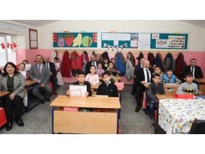 Başkan Çolakbayrakdar, Öğrencilerin Karne Sevincine Ortak Oldu