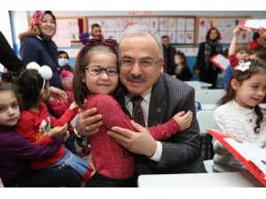 Başkan Miniklerin Karne Sevincine Ortak Oldu