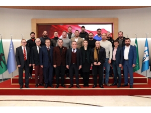 Başkan Böcek Pehlivanları Ağırladı