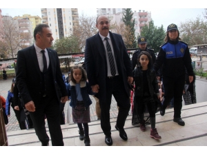 Emniyet Müdürü Şehit Kızının Velisi Oldu, Annesi Ağladı