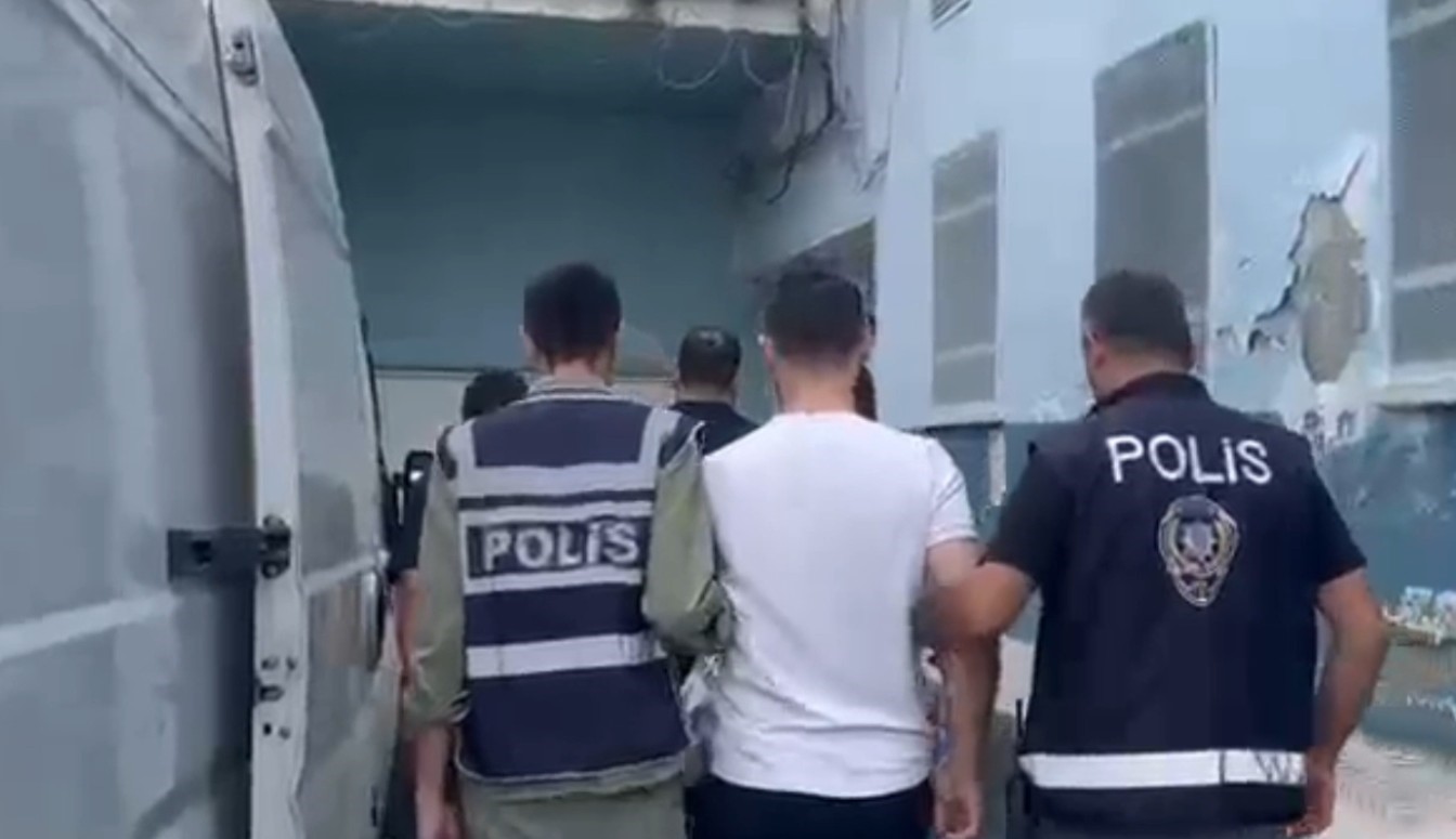 kastamonu-da-18-adrese-es-zamanli-operasyon-aranan-14-sahis-yakalandi