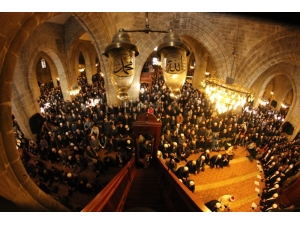 Erzurum’un 487 Yıllık Geleneği ‘Bin Bir Hatim’ Duası İçin Eller Semaya Açıldı