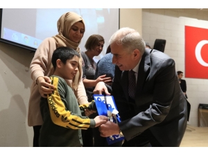 Başkan Osman Zolan, Çocukların Karne Sevincini Paylaştı