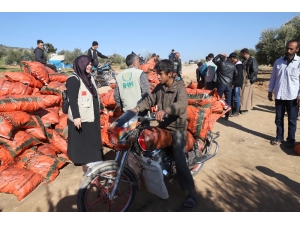 Azez’de Suriyelilere Kış Yardımı