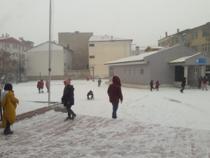 Kar Yağışı Gürün’ü Beyaza Bürüdü